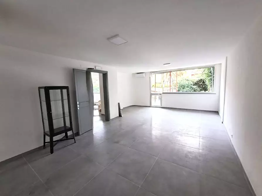 Immagine 6 di Ufficio in affitto  a Massa