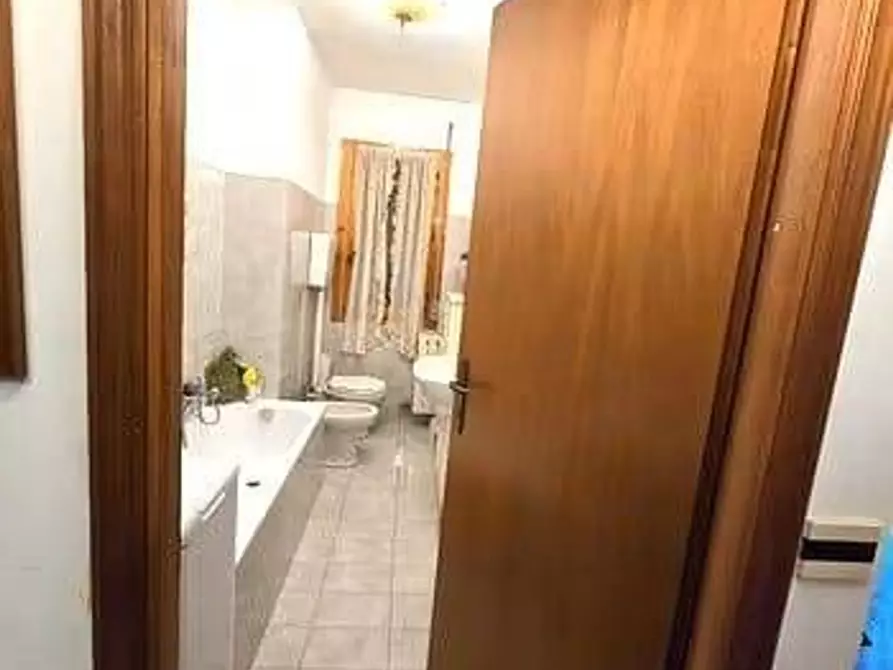 Immagine 7 di Appartamento in vendita  a Massa