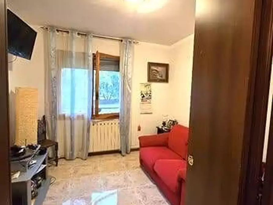 Immagine 2 di Appartamento in vendita  a Massa