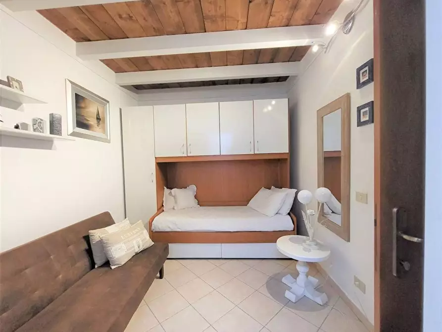 Immagine 6 di Casa semindipendente in vendita  a Massa