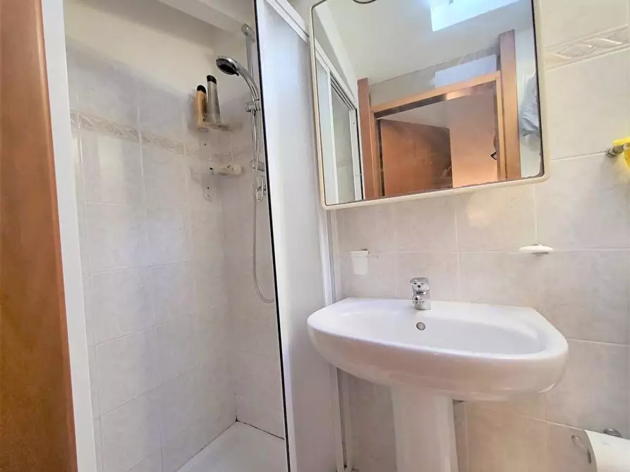 Immagine 10 di Casa semindipendente in vendita  a Massa