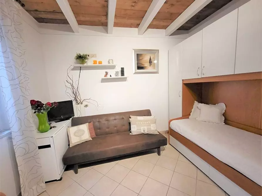 Immagine 5 di Casa semindipendente in vendita  a Massa