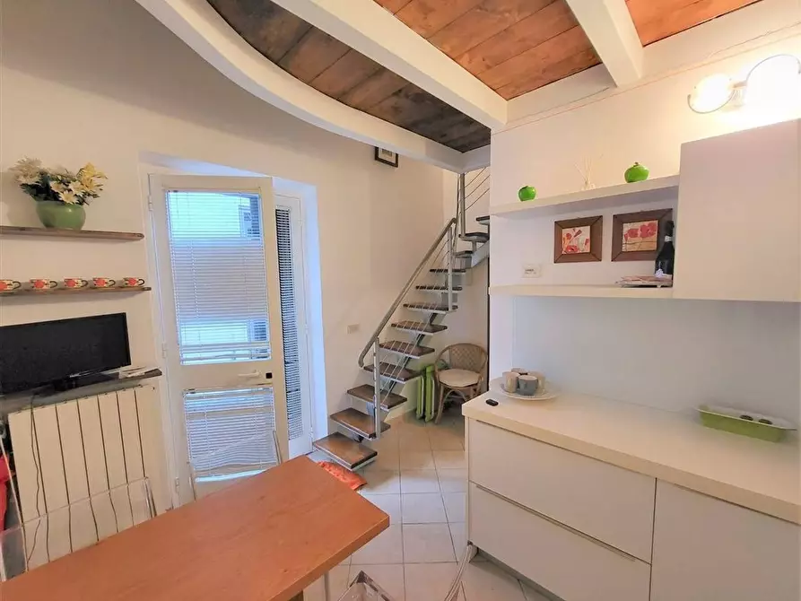 Immagine 2 di Casa semindipendente in vendita  a Massa