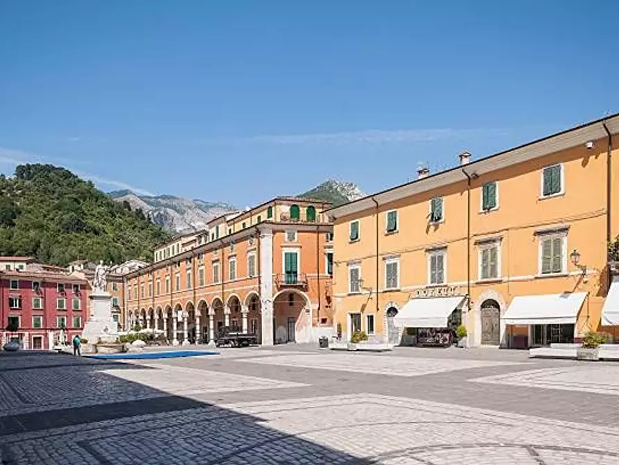 Immagine 12 di Appartamento in vendita  a Carrara