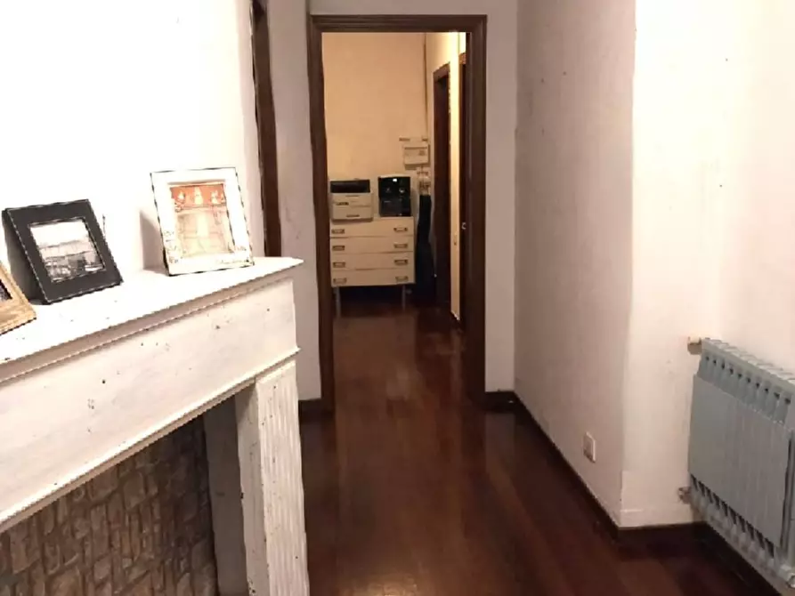 Immagine 2 di Appartamento in vendita  a Carrara