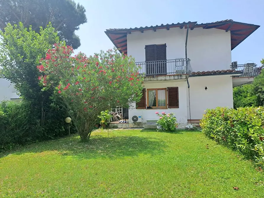 Immagine 26 di Casa bifamiliare in vendita  a Montignoso