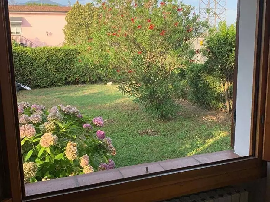 Immagine 11 di Casa bifamiliare in vendita  a Montignoso