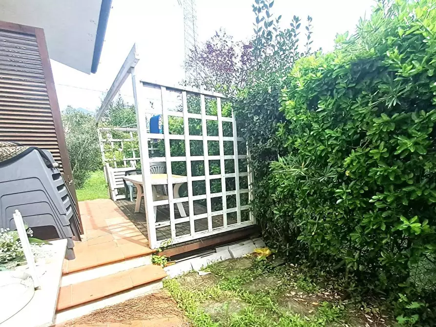 Immagine 13 di Casa bifamiliare in vendita  a Montignoso