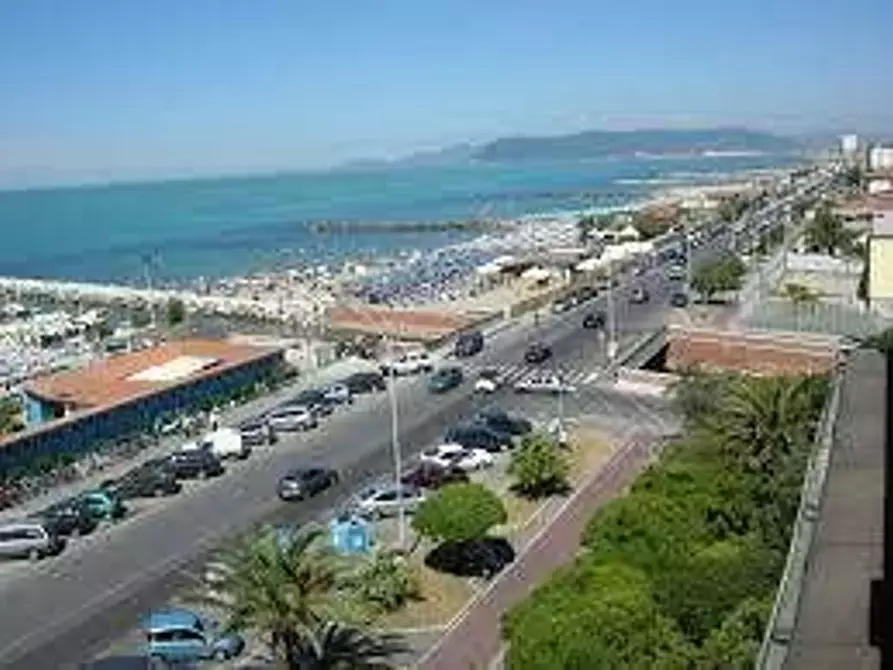 Immagine 16 di Ufficio in vendita  a Massa