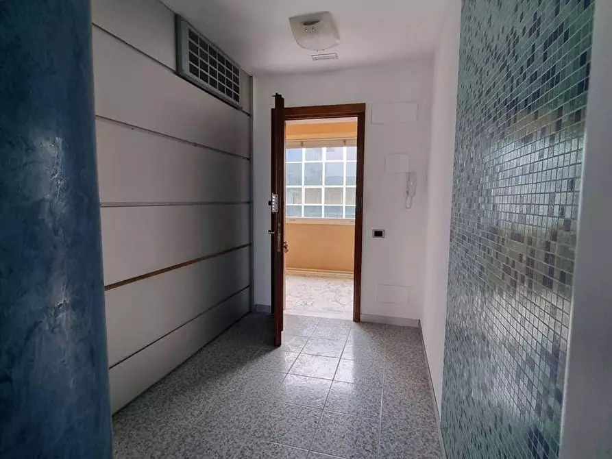 Immagine 5 di Ufficio in vendita  a Massa