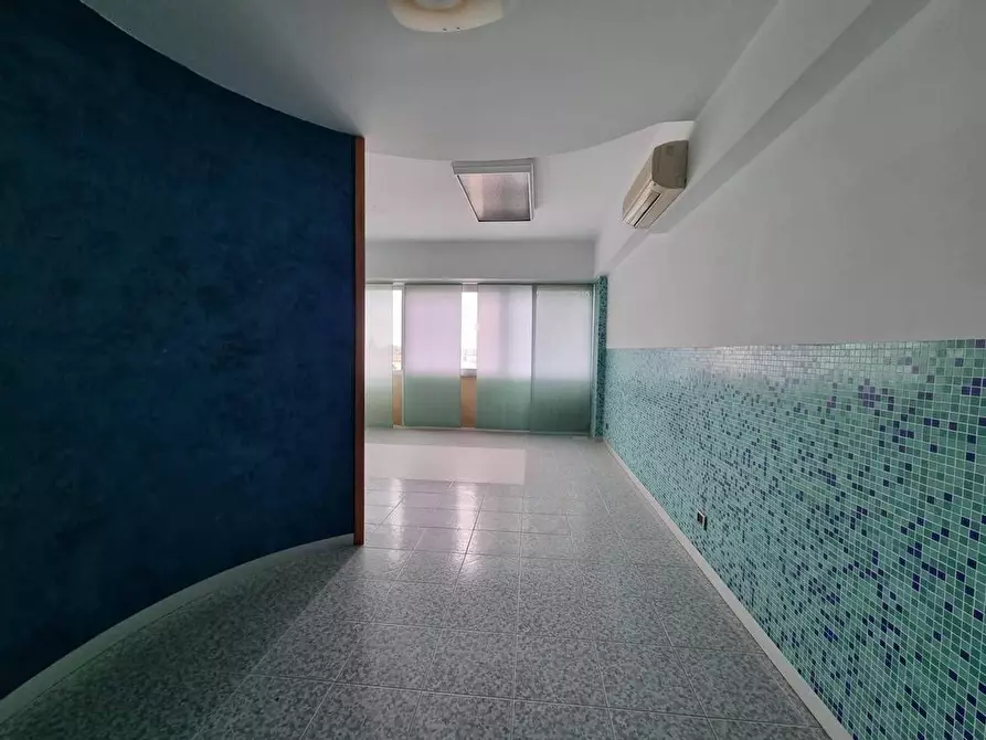 Immagine 3 di Ufficio in vendita  a Massa