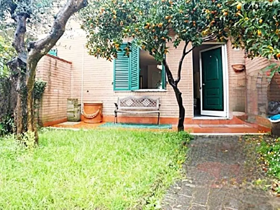 Immagine 1 di Villetta a schiera in vendita  a Massa