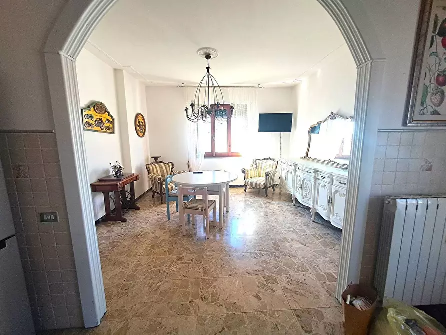 Immagine 4 di Villa in affitto  a Massa