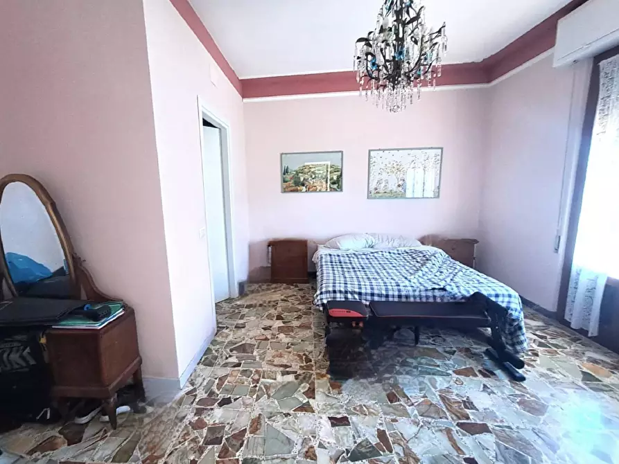 Immagine 9 di Villa in affitto  a Massa