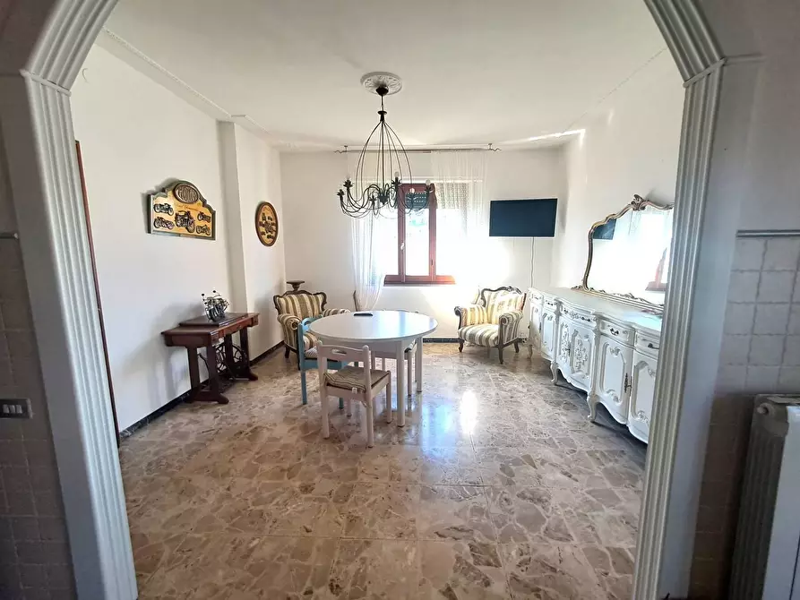 Immagine 6 di Villa in affitto  a Massa