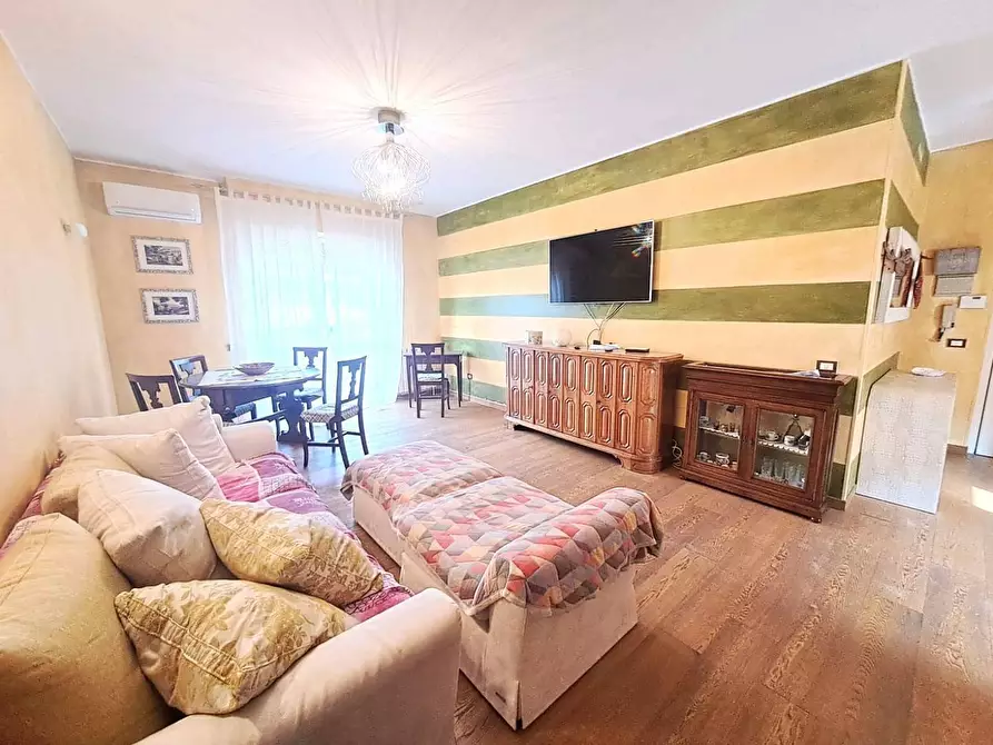 Immagine 3 di Appartamento in vendita  a Massa