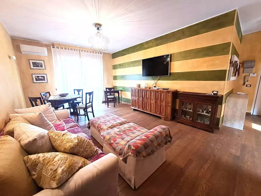 Immagine 6 di Appartamento in vendita  a Massa