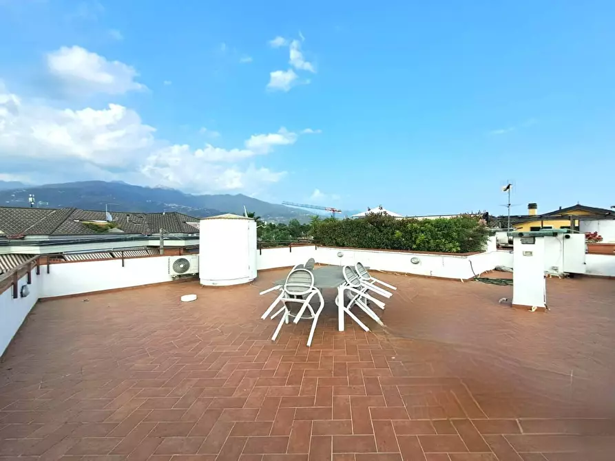 Immagine 2 di Appartamento in vendita  a Massa