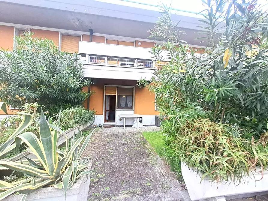 Immagine 19 di Appartamento in vendita  a Massa