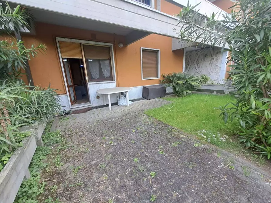 Immagine 21 di Appartamento in vendita  a Massa