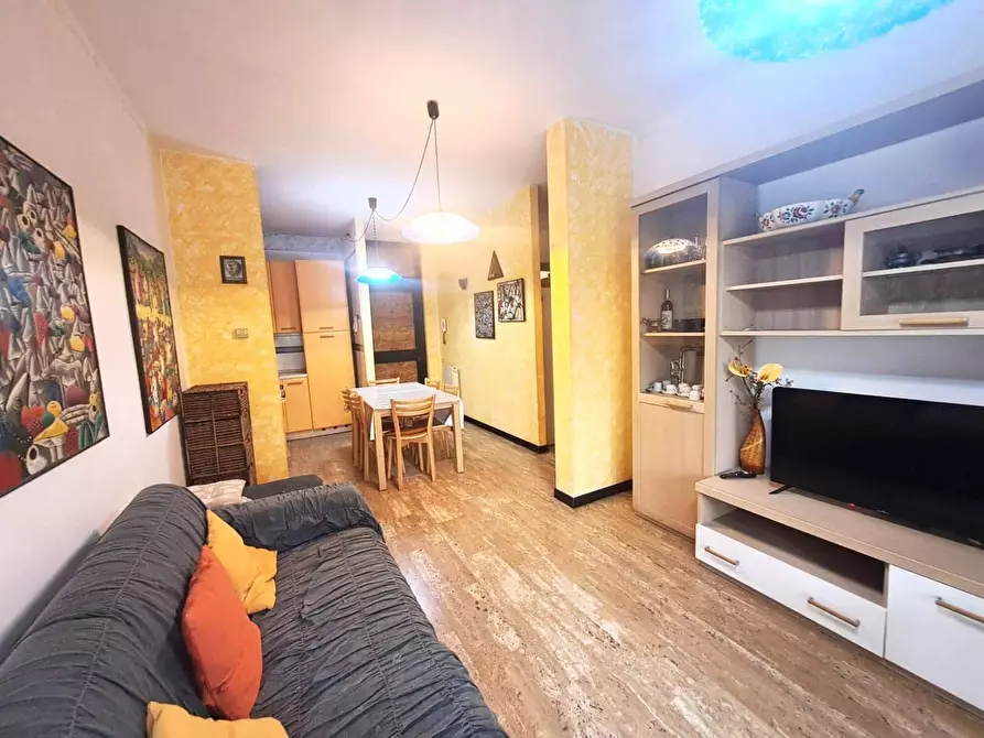 Immagine 1 di Appartamento in vendita  a Massa