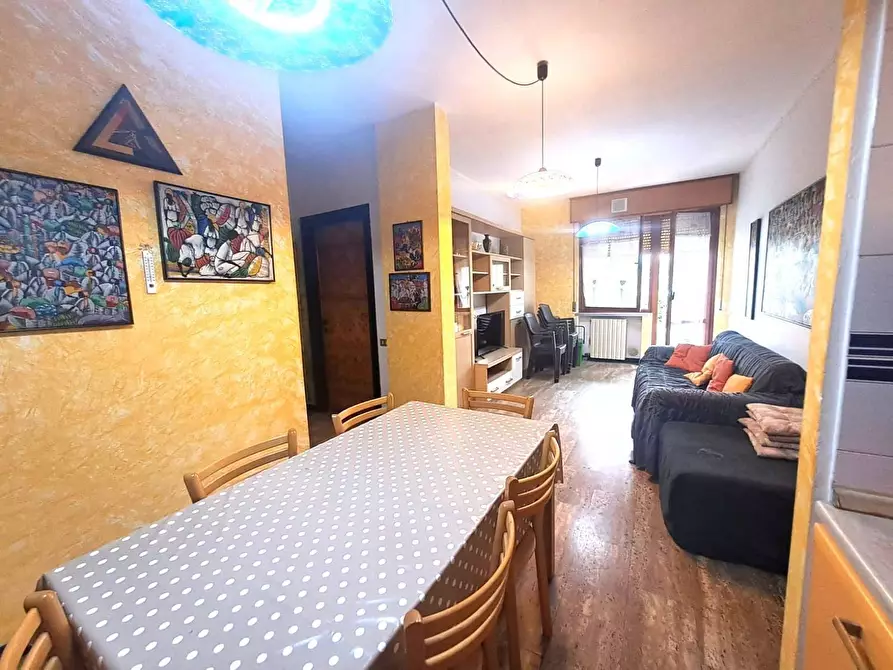 Immagine 2 di Appartamento in vendita  a Massa