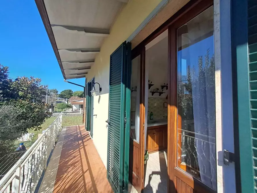 Immagine 11 di Casa semindipendente in vendita  a Massa