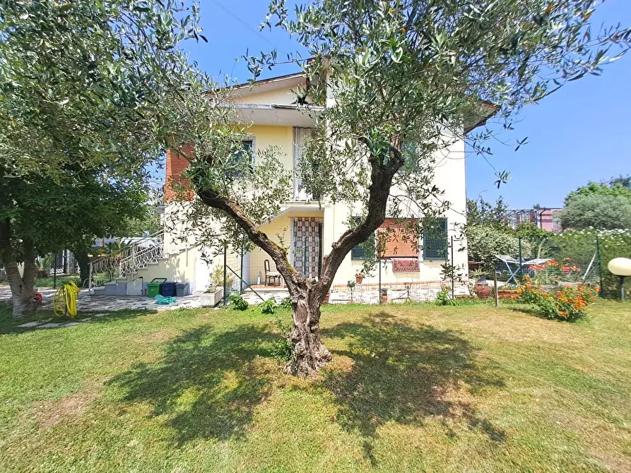 Immagine 27 di Casa semindipendente in vendita  a Massa