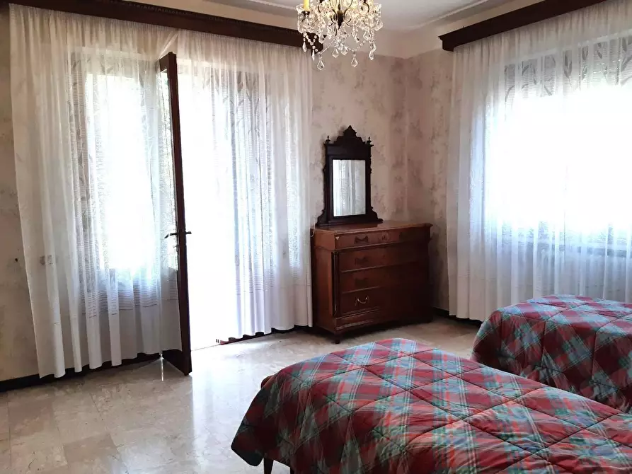 Immagine 14 di Casa semindipendente in vendita  a Massa