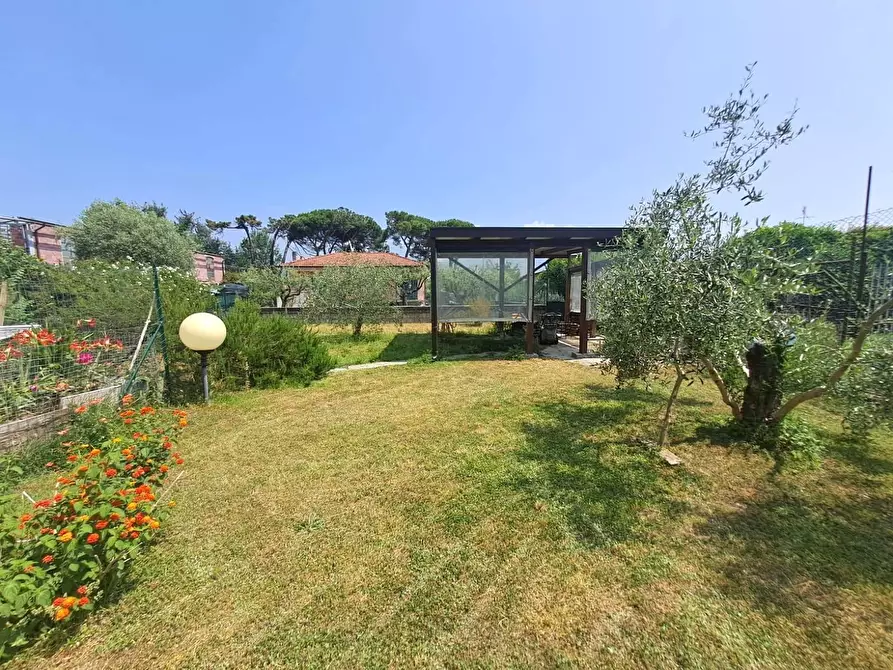 Immagine 20 di Casa semindipendente in vendita  a Massa