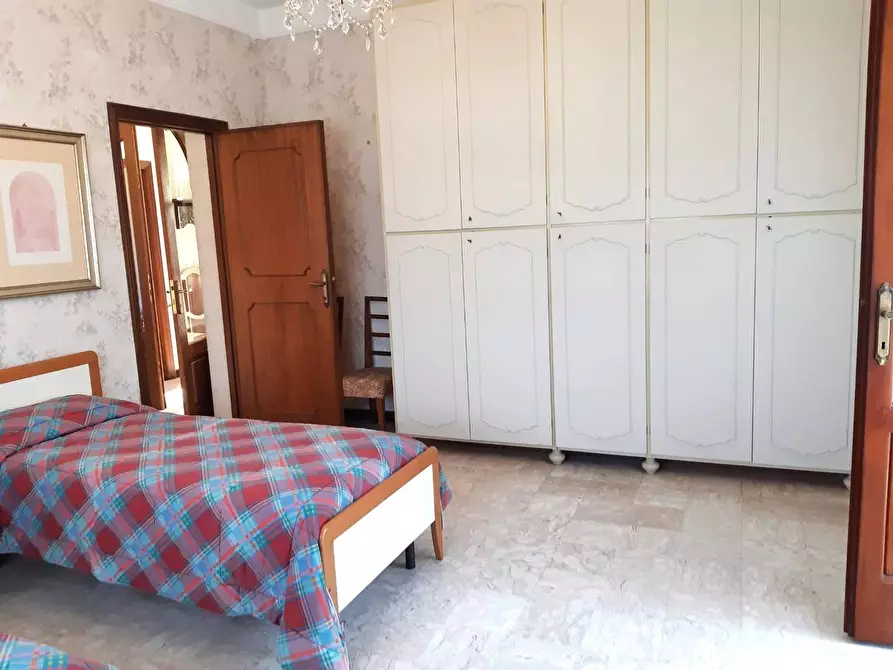 Immagine 15 di Casa semindipendente in vendita  a Massa