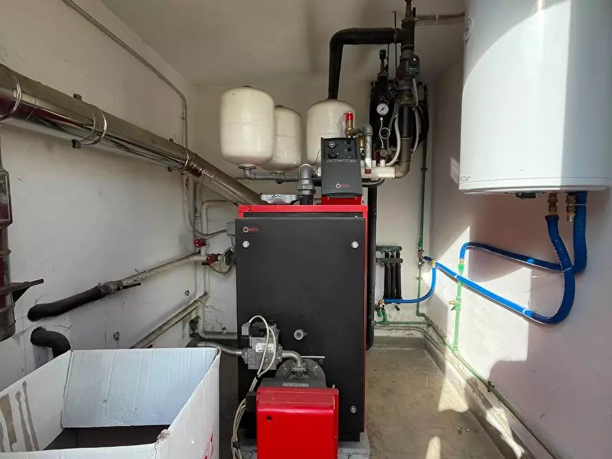 Immagine 13 di Capannone industriale in vendita  a Montecarlo