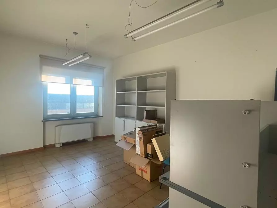 Immagine 17 di Capannone industriale in affitto  a Pescia