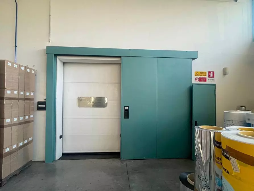 Immagine 8 di Capannone industriale in affitto  a Pescia