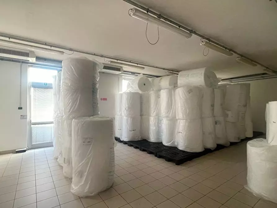 Immagine 9 di Capannone industriale in affitto  a Pescia