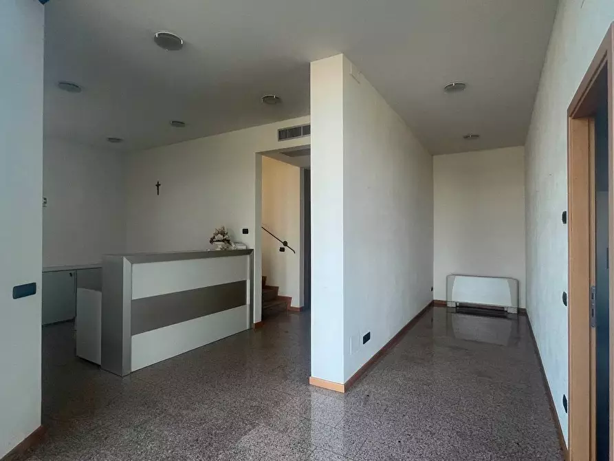 Immagine 10 di Capannone industriale in affitto  a Pescia