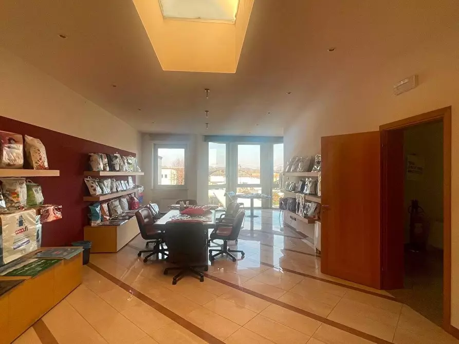 Immagine 14 di Capannone industriale in affitto  a Pescia