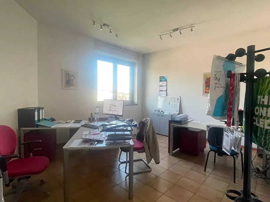 Immagine 15 di Capannone industriale in affitto  a Pescia