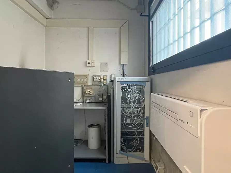 Immagine 12 di Locale commerciale in affitto  a Montecatini Terme