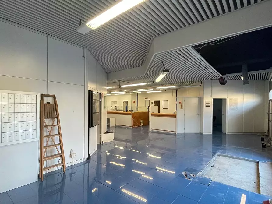 Immagine 2 di Locale commerciale in affitto  a Montecatini Terme