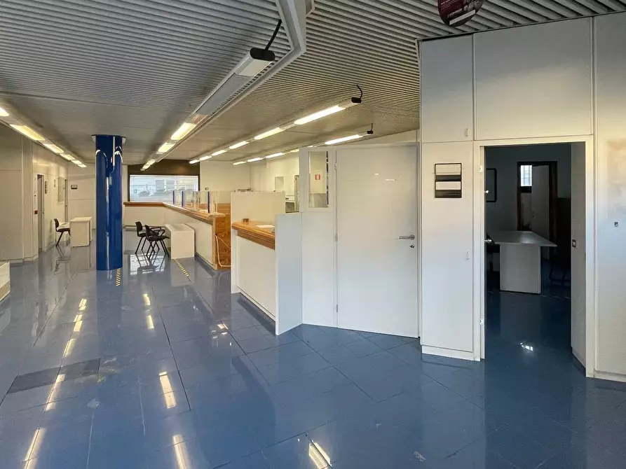 Immagine 3 di Locale commerciale in affitto  a Montecatini Terme