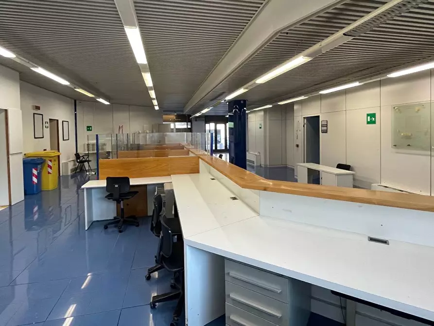 Immagine 7 di Locale commerciale in affitto  a Montecatini Terme