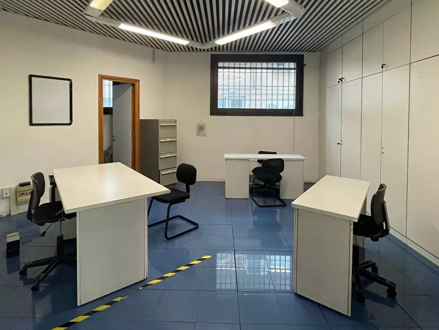 Immagine 8 di Locale commerciale in affitto  a Montecatini Terme