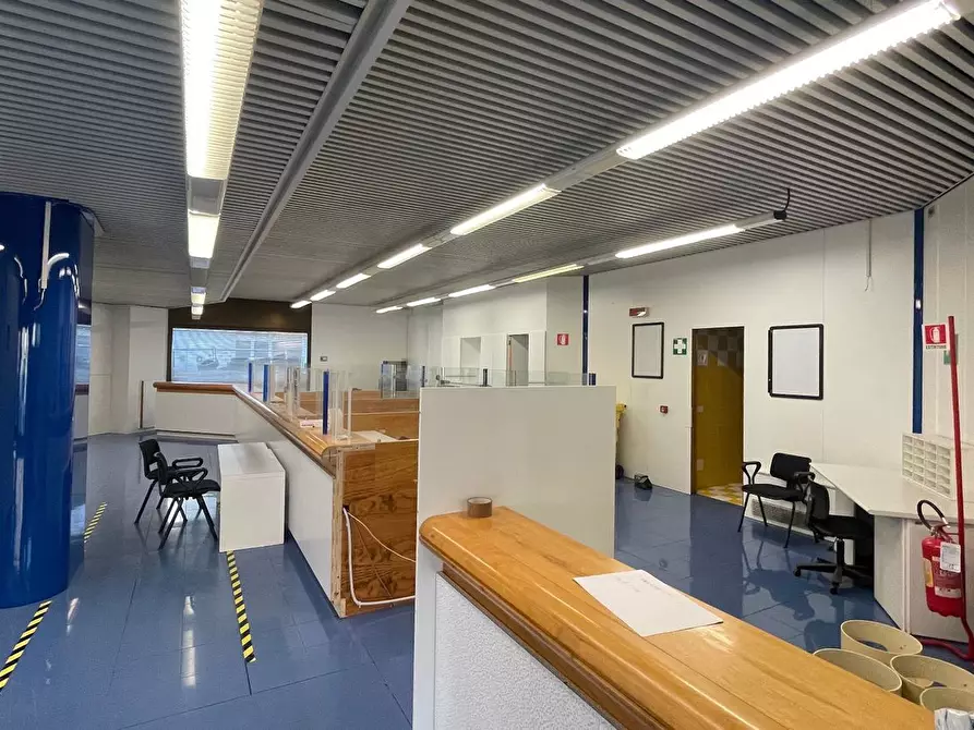 Immagine 5 di Locale commerciale in affitto  a Montecatini Terme