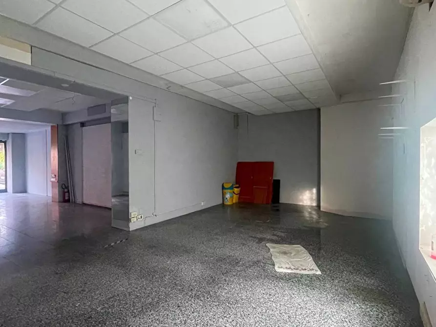 Immagine 6 di Locale commerciale in vendita  a Chiesina Uzzanese