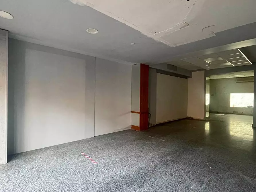 Immagine 1 di Locale commerciale in vendita  a Chiesina Uzzanese