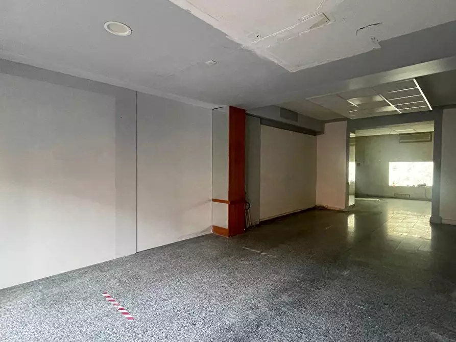 Immagine 2 di Locale commerciale in vendita  a Chiesina Uzzanese