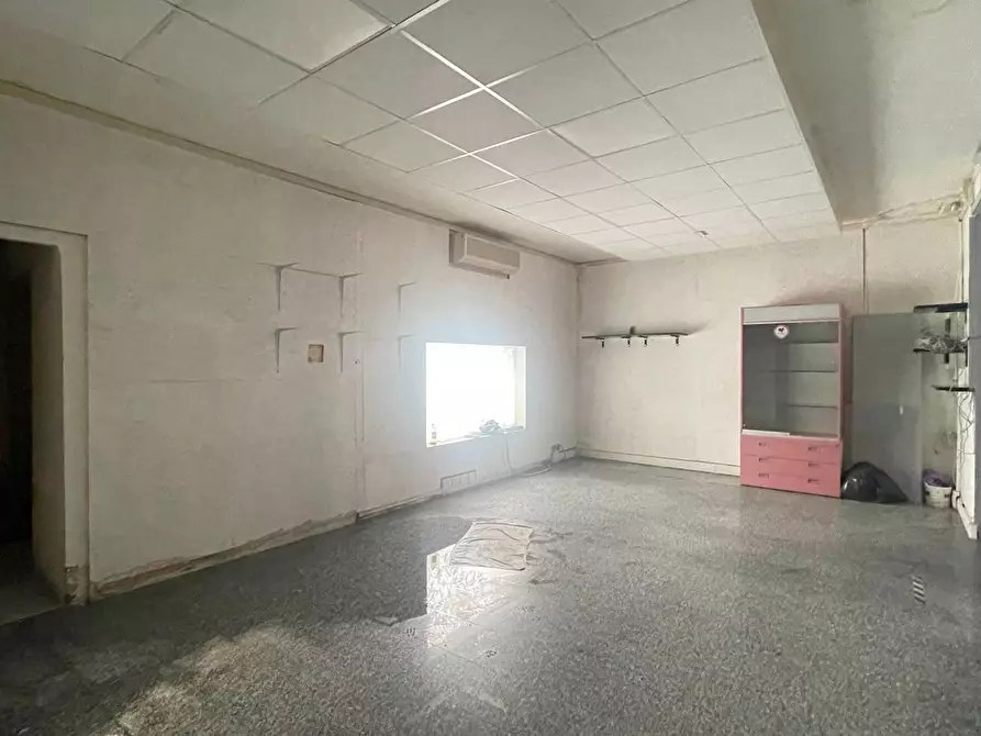 Immagine 8 di Locale commerciale in vendita  a Chiesina Uzzanese