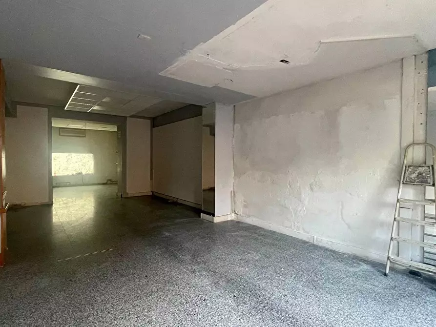 Immagine 4 di Locale commerciale in vendita  a Chiesina Uzzanese