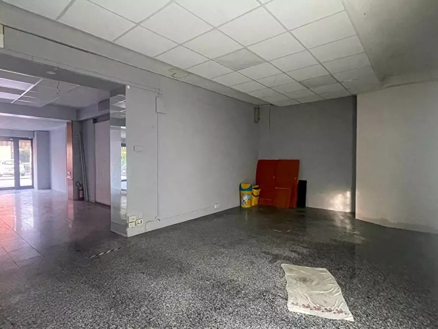 Immagine 7 di Locale commerciale in vendita  a Chiesina Uzzanese